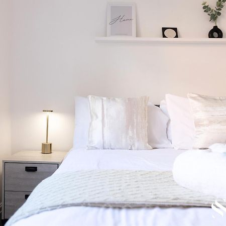 One Bedroom Apartment At Smooth Stays Short Lets & Serviced Accommodation Preston With Parking Near Train Station Екстериор снимка